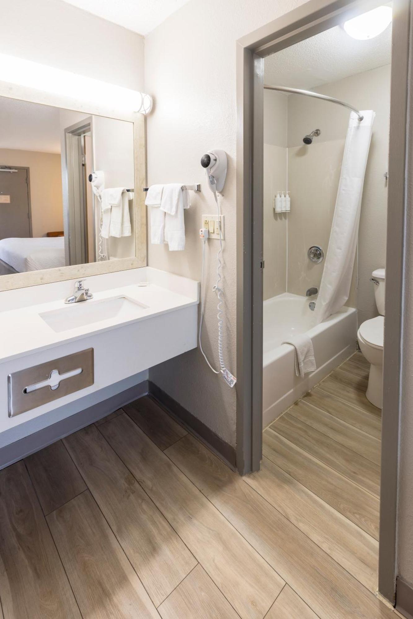 Days Inn By Wyndham Florence Cincinnati Area Ngoại thất bức ảnh