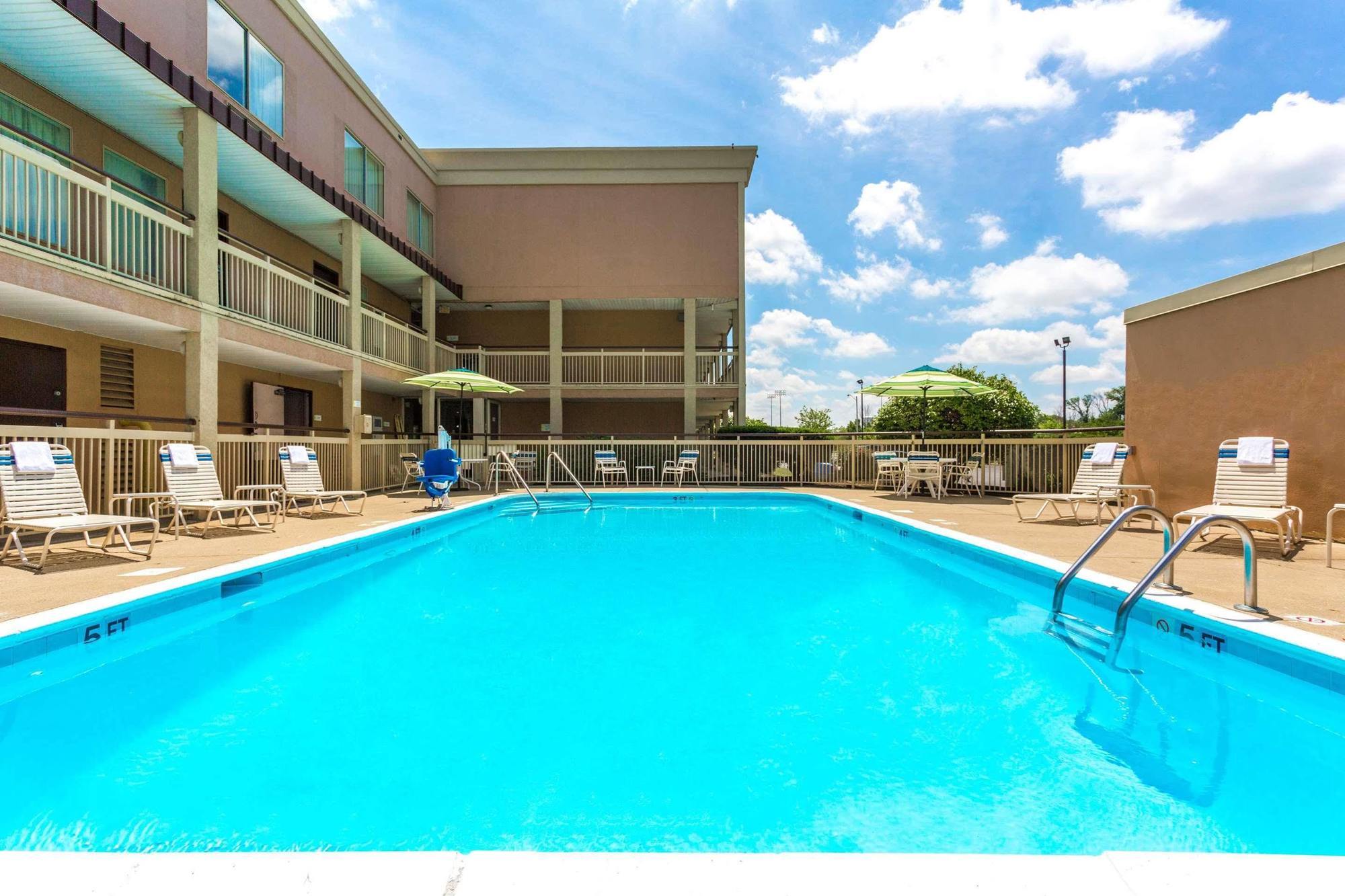Days Inn By Wyndham Florence Cincinnati Area Ngoại thất bức ảnh
